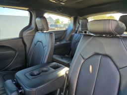 Chrysler Pacifica Select FWD 2026