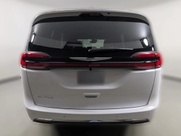 Chrysler Pacifica Select FWD 2026