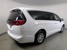 Chrysler Pacifica Select FWD 2026