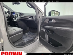 Chrysler Pacifica Select FWD 2025