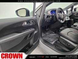 Chrysler Pacifica Select FWD 2025