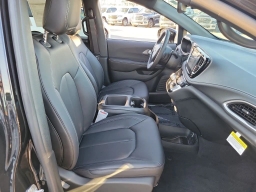 Chrysler Pacifica Select FWD 2026