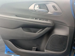 Chrysler Pacifica Select FWD 2026