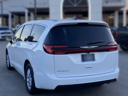 Chrysler Pacifica Select FWD 2026