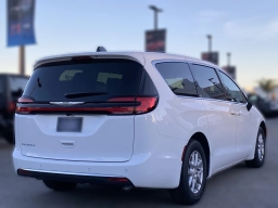 Chrysler Pacifica Select FWD 2026