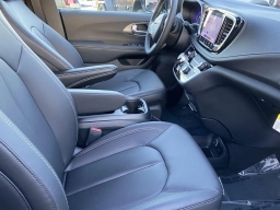 Chrysler Pacifica Select FWD 2026