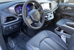 Chrysler Pacifica Select FWD 2026