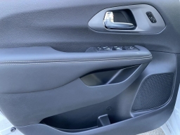 Chrysler Pacifica Select FWD 2026