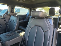 Chrysler Pacifica Select FWD 2026