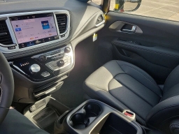 Chrysler Pacifica Select FWD 2026