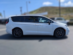 Chrysler Pacifica Select FWD 2026