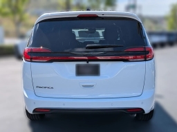 Chrysler Pacifica Select FWD 2026