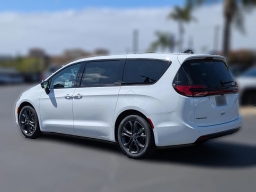 Chrysler Pacifica Select FWD 2026