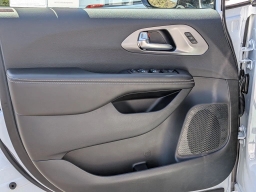 Chrysler Pacifica Select FWD 2026