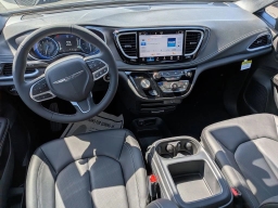 Chrysler Pacifica Select FWD 2026