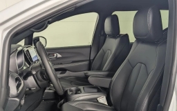 Chrysler Pacifica Select FWD 2026