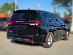 Chrysler Pacifica Select FWD 2026