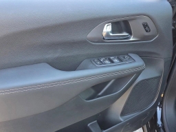 Chrysler Pacifica Select FWD 2026