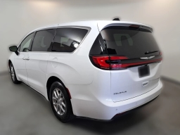 Chrysler Pacifica Select FWD 2026