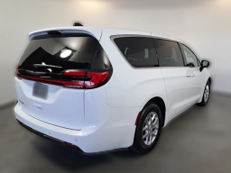 Chrysler Pacifica Select FWD 2026
