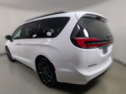 Chrysler Pacifica Select FWD 2026