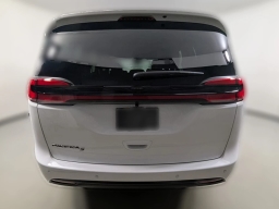 Chrysler Pacifica Select FWD 2026
