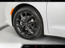 Chrysler Pacifica Select FWD 2026