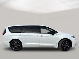 Chrysler Pacifica Select FWD 2026