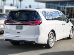 Chrysler Pacifica Select FWD 2026