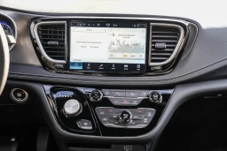 Chrysler Pacifica Select FWD 2026