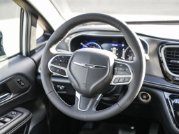 Chrysler Pacifica Select FWD 2026