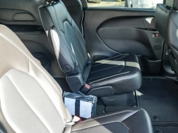 Chrysler Pacifica Select FWD 2026