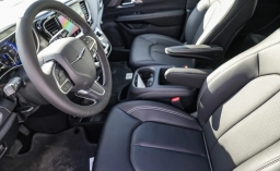 Chrysler Pacifica Select FWD 2026