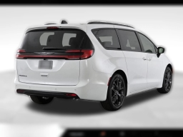 Chrysler Pacifica Select FWD 2026