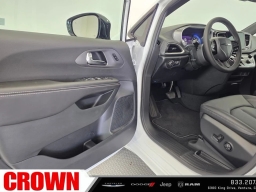 Chrysler Pacifica Select FWD 2026