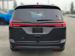 Chrysler Pacifica Select FWD 2026