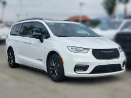 Chrysler Pacifica Select FWD 2025