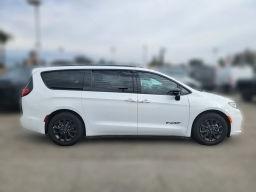 Chrysler Pacifica Select FWD 2025