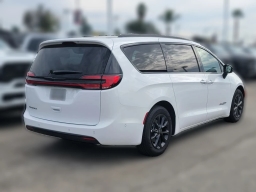 Chrysler Pacifica Select FWD 2025