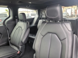 Chrysler Pacifica Select FWD 2025