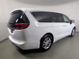 Chrysler Pacifica Select FWD 2026