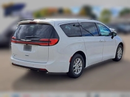 Chrysler Pacifica Select FWD 2026