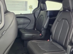 Chrysler Pacifica Select FWD 2026