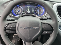 Chrysler Pacifica Select FWD 2026