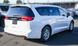 Chrysler Voyager LX FWD 2026