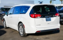 Chrysler Voyager LX FWD 2026