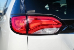 Chrysler Voyager LX FWD 2026