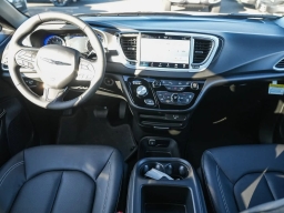 Chrysler Voyager LX FWD 2026