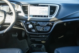 Chrysler Voyager LX FWD 2026