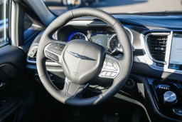 Chrysler Voyager LX FWD 2026